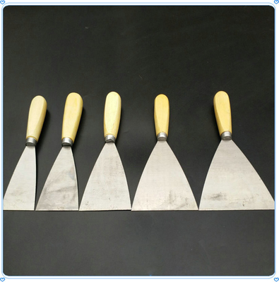 Un couteau à main longue avec 6 lames pour le décapage des vitres et du papier peint en bois
